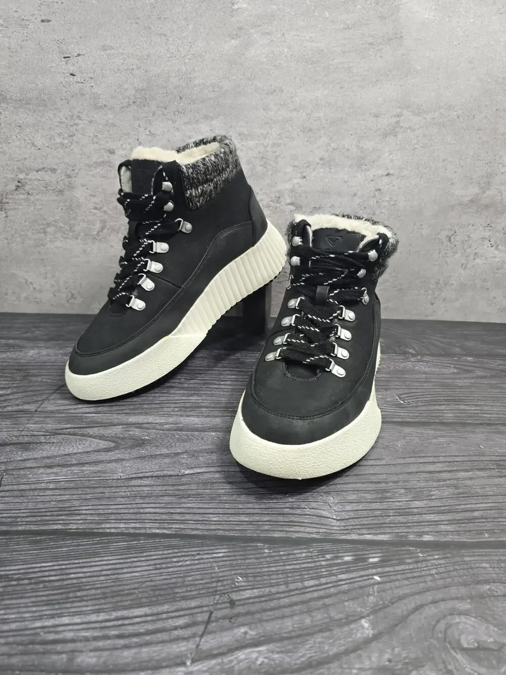 ROXY Bling Peak Black Knit Lace Up Platform Hiker Boots Women's Size 7.5 EUC